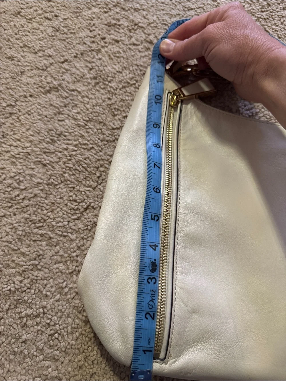 Michael Kors Cream Leather Shoulder Bag with Gold Hardware - Picture 12 of 16